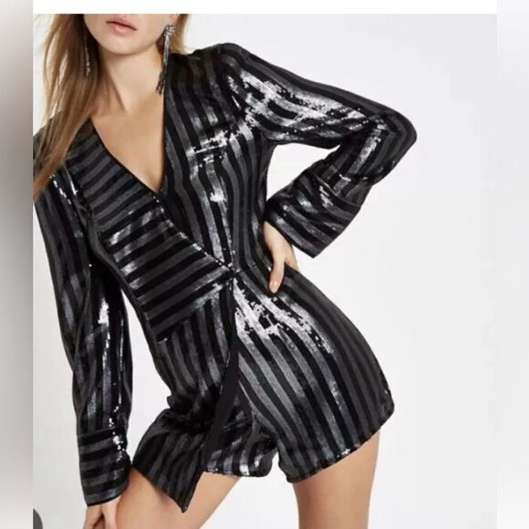 River Island Silver Stripe
Sequin Embellished tuxedo romper Sz 2/4 - Picture 1 of 7